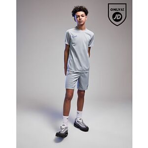 Begib dich auf den Platz mit diesem Academy 23 T-Shirt für Kinder von Nike. Dieses JD-exklusive T-Shirt in der Farbe „Wolf Grey“ ist aus leichtem Polygewebe gefertigt