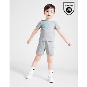 Dieses Nike Tape T-Shirt/Cargo-Shorts Set ist genau das Richtige