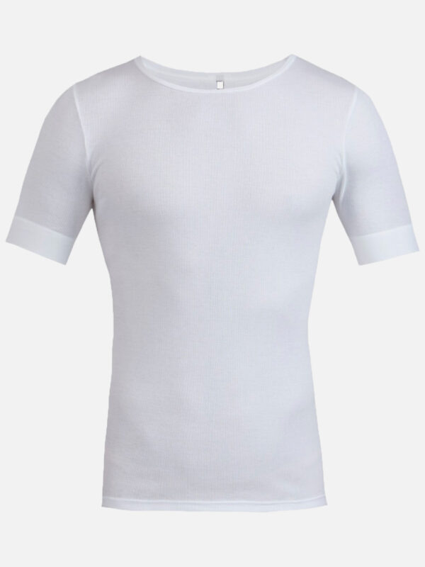 Das sportliche Basic Shirt ist der optimale Begleiter und entspricht genau den angesagtesten Fashion-Trends. Seinen hohen Tragekomfort verdankt es der besonders weichen