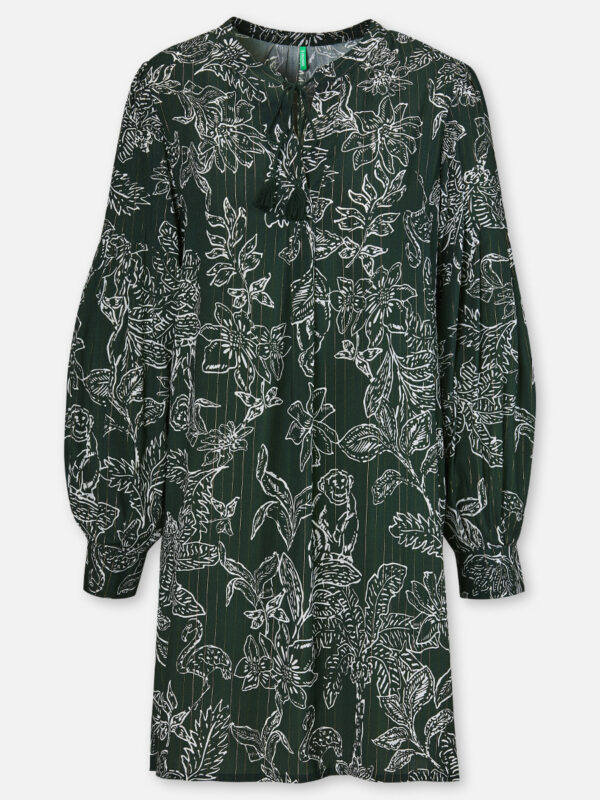 Der luftig leichte Kaftan aus Viskose mit Goldfaden und tropischen Blätterprint erweist sich als perfekte Ergänzung zu der Bademode "Tropical Monkey". Die weiten Ärmel und seitlichen Schlitze sorgen für einen hohen Tragekomfort und eleganten Look. Das Model misst 180 cm und trägt die Konfektionsgröße DE 36. Dekolleté: 85 cm