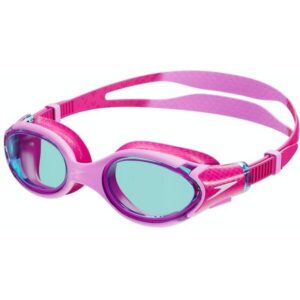 Unsere Biofuse Junior Schwimmbrille wurde neu aufgelegt. Die farbenfrohe neue Biofuse 2.0 Junior Schwimmbrille ist jetzt noch besser. Dank der bewährten Speedo Biofuse®-Technologie bietet sie jetzt