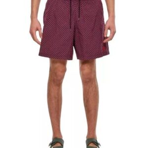 Diese Badeshorts von Alexander McQueen zeigen ein lebhaftes Totenkopfmuster für einen lustigen Strandlook. Der elastische Bund sorgt für Komfort