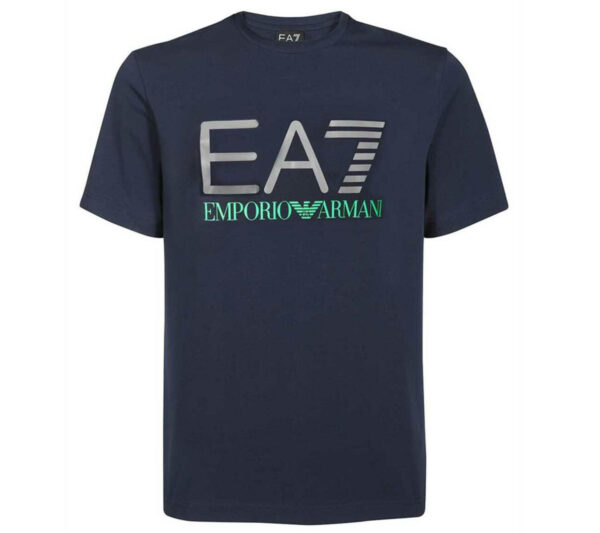 100% Original EA7 EMPORIO ARMANI !  Herstellerfarbe:  Navy-Blau   Obermaterial:  100% Baumwolle   Zustand:  Neu  und  Originalverpackt         Ein cleanes Design und ein lässiger Style machen das EA7 Emporio Armani T-Shirt zu einem echten Allrounder. Reguläre Passform und normaler Ausschnitt.      Jersey. Rundhalsausschnitt.  Normale Passform.   Gummierter Labelprint auf der Front.  Gummierter Druck auf der Rückseite. 100% Baumwolle.