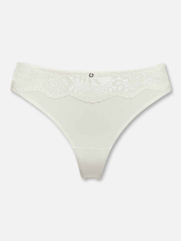 Der Brazil der Vienna Essentials Serie besticht durch florale Spitze und liebevolle Schnürungseffekte in elegantem Offwhite. Mit seinem hohen Stretch-Anteil in der Mikrofaser sorgt der Brazil für optimalen Halt und angenehmen Tragekomfort.