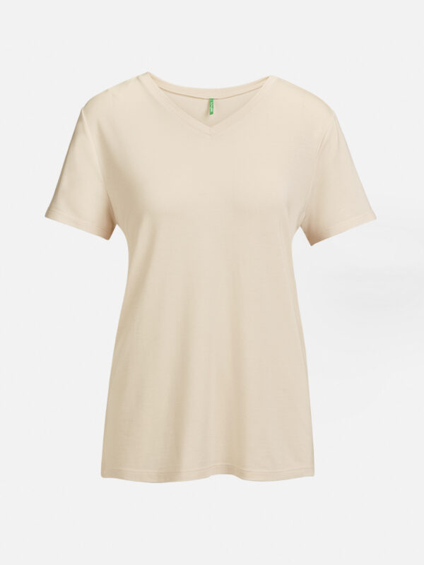 Zeitloser Stil und höchster Komfort kennzeichnen dieses kurzärmlige Shirt der Essence Nights Serie in klassischem Dunkelblau und Beige. Der besonders weiche TENCEL™ Modal Stoff sorgt für ein angenehmes Tragegefühl. Perfekt kombinierbar mit anderen Teilen aus der Serie.