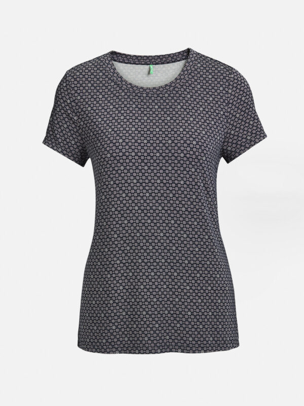 Mit geometrischem Druck und elegantem Reverskragen bringt dieses kurzärmlige Shirt der Dark Diamond Serie in Dunkelblau stilvolle Akzente in Ihre Nachtwäsche. Der weiche Stoff sorgt für höchsten Komfort. Perfekt für einen erholsamen Schlaf.