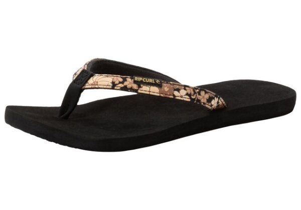 Schnelles An- und Ausziehen Die Zehentrenner »FREEDOM BLOOM OPEN TOE« von Rip Curl geben deinem Outfit einen sommerlichen Look. In den Schuh kannst du schnell hineinschlüpfen und bist somit direkt startklar. Mit dem Obermaterial aus Synthetik sind die Schuhe pflegeleicht und schnell trocknend. Für den Spaziergang an der Strandpromenade kombinierst zu die Zehentrenner mit einem luftigen Sommerkleid und einem Hut als Schutz vor der Sonne. Am Strand bist du außerdem vor Kieselsteinen und spitzen Muschelstücken geschützt.  Die Frauen-Zehentrenner »FREEDOM BLOOM OPEN TOE« von Rip Curl eignen sich für heiße Tage.