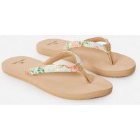 Schnelles An- und Ausziehen Die Zehentrenner »FREEDOM BLOOM OPEN TOE« von Rip Curl geben deinem Outfit einen sommerlichen Look. In den Schuh kannst du schnell hineinschlüpfen und bist somit direkt startklar. Mit dem Obermaterial aus Synthetik sind die Schuhe pflegeleicht und schnell trocknend. Für den Spaziergang an der Strandpromenade kombinierst zu die Zehentrenner mit einem luftigen Sommerkleid und einem Hut als Schutz vor der Sonne. Am Strand bist du außerdem vor Kieselsteinen und spitzen Muschelstücken geschützt.  Die Frauen-Zehentrenner »FREEDOM BLOOM OPEN TOE« von Rip Curl eignen sich für heiße Tage.