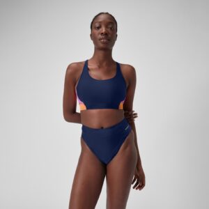 Unser neues sportliches Bikinioberteil ist perfekt für einen vielseitigen Look. Bringe mit diesem stylischen Bikinioberteil mit kontrastierenden Farben und sportlichem Racerback-Design einen Hauch von Blockfarben an Pool und Strand. Der Stütz-BH mit herausnehmbaren Pads sorgt für ein bequemes und sicheres Tragegefühl