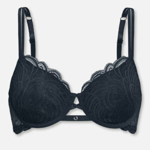 Grafische Spitze und weiche Microfaser machen den Air Bra Spacer der Swirl Lace Serie zum absoluten Must-Have. Die superleichte und atmungsaktive 3D-Schale sorgt für höchsten Tragekomfort. Perfekt für den Alltag und ein neues Lieblingspiece.