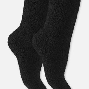 Die kuschelig weichen Socken in Flieder oder Schwarz sind der perfekte Partner für kühle Frühlingstage auf dem Sofa. Wohlfühlen garantiert! Perfekt kombinierbar zu der Nachtwäsche Serie Boho Nights!