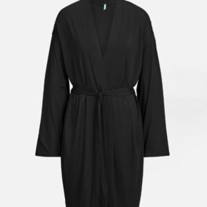 Tiefes Schwarz macht den Basic Morgenmantel der Morning Robe Serie zu einem stilvollen Hingucker. Der besonders weiche TENCEL™ Modal Stoff sorgt für höchsten Komfort und ein angenehmes Tragegefühl. Ideal kombinierbar mit zahlreichen Dessous-Serien aus der Mode- und Basic-Kollektion