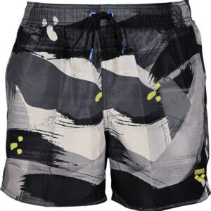 Die stylische arena Beach Shorts Allover ist ideal geeignet fürs Schwimmbad und den Strand. Das schnelltrocknende recycelte Material bietet angenehmen und langlebigen Tragekomfort. Ausgestattet mit Seitentaschen und komfortablem Mesh Innenslip. Der außenliegende Kordelzug sorgt für optimalen Sitz. Seitenlänge: 36