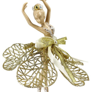 Erwecken Sie den Zauber des Balletts mit unserer mittelgroßen Ballerina-Christbaumschmuck. Diese grazile Figur verleiht Ihrem Weihnachtsbaum eine anmutige und elegante Note. Ein bezauberndes Detail für eine festliche und stilvolle Weihnachtsatmosphäre. Maße: 13cm