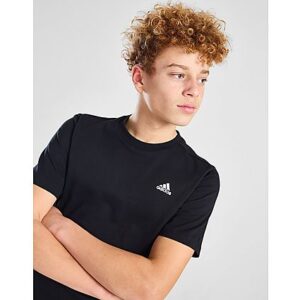 Decken Sie sich mit diesem Core Logo T-Shirt für Kinder von adidas mit Grundnahrungsmitteln ein. Dieses normal geschnittene T-Shirt in der Farbe Schwarz besteht aus weicher