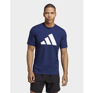 Schlechte Laune? Dann ab ins Gym und den Kopf wieder freibekommen! Mit diesem adidas T-Shirt rückst du deinem Trainingsziel wieder ein Stück näher. Die besondere New Lift Passform garantiert dir selbst bei Übungen mit Armbewegungen über den Kopf optimale Bewegungsfreiheit