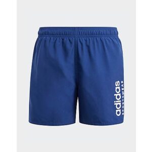 Diese adidas Badeshorts für Kinder und Teens sind perfekt für Schwimmbad und Strand. Schnell trocknender Twill und ein Innenslip aus Mesh sorgen für ein Plus an Komfort und die auffälligen adidas Grafiken verpassen dem Ganzen einen sportlichen Look. Dieses Produkt ist mit mindestens 70 % recycelten Materialien hergestellt. Die Wiederverwendung bereits vorhandener Materialien hilft uns dabei