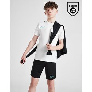 Mit dem Nike Academy 23 T-Shirt für Kinder bist du bestens für den Fußballplatz ausgestattet. Dieses JD-exklusive Fußball-T-Shirt in den Farben Weiß