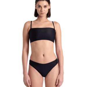 Unser arena Team Stripe Bandeau-Bikini für Damen hat ein gemütliches Oberteil mit dünnen Trägern und kommt in Kombination mit einer Brazilian-Bikinihose. Dieser minimalistische Zweiteiler ist aus recycelten Materialien hergestellt und sitzt wie eine zweite Haut. Trage ihn unter einem Sommerkleid oder kombiniere das Top einfach mit deinen Lieblingsshorts für einen legeren Strandlook.