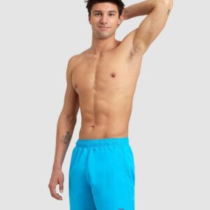 Schlichte Badehosen wie unsere Fundamentals Herrenboxershorts sind eine sehr vielseitige Option für den Strand. Diese einfarbige Hose dient sowohl aus Badehose als auch als Freizeitbekleidung. Durch die elastische Taille lässt sie sich leicht an- und ausziehen. Gepeachte Stoffe fühlen sich weich auf der Haut an und sorgen für lang anhaltenden Tragekomfort. Dieser innovative Stoff besteht aus 100 % recyceltem Polyester. Trag ihn unbesorgt an aktiven Tagen am Meer.Für zusätzlichen Tragekomfort und Halt mit Innenslip ausgestattet.100 % recycelter Stoff. Verantwortungsvoll gewonnene Textilien