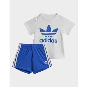 Ein Outfit zum Spielen und Toben. Mit diesem adidas Set aus Shorts und T-Shirt für Babys und Kleinkinder ist dein kleiner Schatz für alles gewappnet. Das legendäre Trefoil Logo