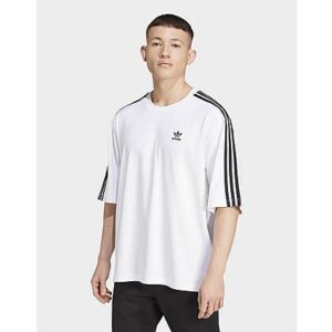 Echte Klassiker sind auch Jahrzehnte später noch angesagt wie eh und je. Mit seinem Mix aus Oversize-Silhouette und auffälligem 3-Streifen Design setzt auch dieses adidas T-Shirt auf zeitlosen Style. Egal