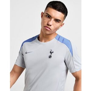 Unterstütze die Spurs und verbessere deine Skills mit diesem Nike Tottenham Hotspur FC Strike T-Shirt für Herren. Dieses Regular-Fit T-Shirt in den Farben Grey Fog und Polar besteht aus leichtem