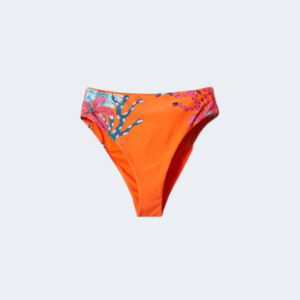 Marke: Desigual Art: Frau Typologie: Badeanzüge Jahreszeit: Frühling / Sommer PRODUKTDETAILS • Farbe: orange • Muster: Blumen- • Verschluss: ohne Verschluss • Artikelcode: 22SWMK16 ZUSAMMENSETZUNG UND MATERIAL • Zusammensetzung: -18% Elasthan -82% Polyamid • Pflegehinweise: Maschinenwäsche 30°