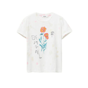 Marke: Desigual Art: Frau Typologie: T-Shirt Jahreszeit: Frühling / Sommer PRODUKTDETAILS • Farbe: weiß • Muster: Blumen- • Ärmel: kurz • Ausschnitt: rund • Artikelcode: 22SWTKAV ZUSAMMENSETZUNG UND MATERIAL • Zusammensetzung: -100% Baumwolle • Pflegehinweise: Maschinenwäsche 30°