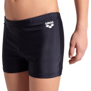 Unsere Team Shorts sind eine sportliche Badehose für Jungen