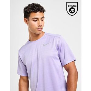 Mit diesem Miler 1.0 T-Shirt für Herren von Nike können Sie Ihr Workout perfektionieren. Dieses T-Shirt in Standard-Passform in der Farbgebung Hydrangeas ist aus leichtem