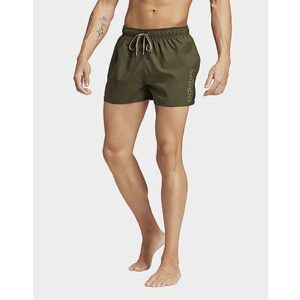 Mit diesen Badeshorts setzt du ein echtes Style-Statement. Sie kommen mit einer auffälligen Farbe und einer dezenten adidas Sportswear Grafik. Sie sind aus leichtem Twill aus Polyester und garantieren dir optimale Bewegungsfreiheit. So hast du es immer und überall bequem. Egal