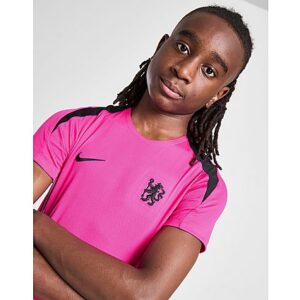 Mit dem FC Chelsea Strike Kinder-T-Shirt von Nike bist du immer gut drauf. Das Standard-Fit Oberteil in der Farbe Pink Prime ist aus leichtem