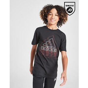 Upgrade deine Basics mit diesem adidas Large Badge of Sport Logo T-Shirt für Kinder. Dieses JD-exklusive Standard-Fit Oberteil in Schwarz besteht aus weichem Baumwollstoff und sorgt für alltäglichen Tragekomfort. Es hat kurze Ärmel