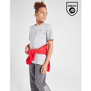 Ergänzen Sie Ihre Alltagsgarderobe mit diesem Core Logo T-Shirt für Junioren von adidas. Dieses JD-exklusive T-Shirt in der Farbe Medium Grey Heather ist aus weichem Baumwollstoff gefertigt und bietet Komfort für jeden Tag. Es hat kurze Ärmel mit geripptem Rundhalsausschnitt und eine Standardpassform für entspanntes Tragen. Abgerundet durch das Badge of Sport-Logo in leuchtendem Rot auf der Brust. Maschinenwaschbar | JP1481