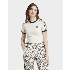 Verpass deinen Basics einen wilden Touch. Bei diesem adidas T-Shirt kommen die legendären 3-Streifen mit einem Leopardenprint. Es ist aus weichem Single Jersey und zeigt deine Begeisterung für Sport.Die Baumwolle für dieses Produkt stammt aus der Better Cotton Initiative. Better Cotton wird durch das Chain-of-Custody-Modell der Massenbilanz bezogen. Dadurch ist bei Better Cotton keine physische Rückverfolgung bis zum Endprodukt möglich.Hier erfährst du mehr: https://bettercotton.org/who-we-are/our-logo/_• Dieses Model ist 175 cm groß und trägt Größe 36._• Regulär geschnitten_• Gerippter Rundhalsausschnitt_• 93 % Baumwolle / 7 % Elasthan_• Rippbündchen_• Better Cotton wird durch das Chain-of-Custody-Modell der Massenbilanz bezogen - somit besteht die Möglichkeit