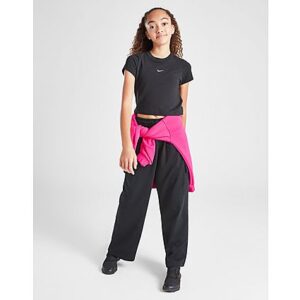 Bleiben Sie klassisch mit diesem Sportswear Crop T-Shirt für Junior-Mädchen von Nike. Dieses Slim Fit-T-Shirt in Schwarz ist aus weichem