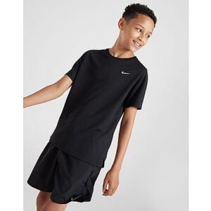 Bleiben Sie beim Training mit Energie versorgt mit diesem Miler-T-Shirt für Kinder von Nike. Dieses locker sitzende Trainings-T-Shirt in der Farbe Schwarz hat einen Rundhalsausschnitt und kurze Ärmel für mehr Bewegungsfreiheit. Es besteht aus leichtem Polyknit-Gewebe mit schweißableitender Dri-FIT-Technologie