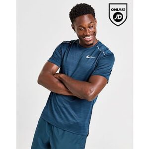 Mit dem Nike Miler 1.0 T-Shirt für Herren bist du überall in Topform. Dieses Oberteil in der Farbe Armory Navy besteht aus glattem