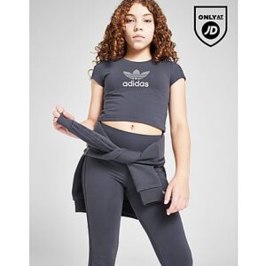 Upgrade deinen Freizeit-Look mit diesem adidas Originals Glitter Trefoil T-Shirt für Mädchen. Dieses JD-exklusive Oberteil in der Farbe Shadow Navy ist aus weicher Baumwolle gefertigt und beitet absoluten Komfort. Durch den verkürzten Saum