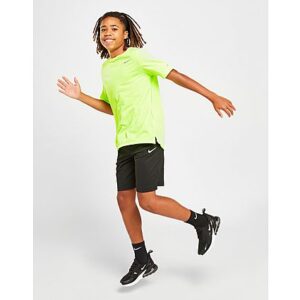 Mit diesem Miler T-Shirt für Junioren von Nike verbesserst du deine Trainingsutensilien. Ob beim Laufen im Freien oder im Fitnessstudio - dieses leichte T-Shirt hält dich kühl dank schweißableitender Dri-FIT-Technologie und atmungsaktivem Poly-Gewebe. Es besteht zu mindestens 50 % aus recycelten Polyfasern und verfügt über einen Rundhalsausschnitt und kurze Ärmel sowie reflektierende Akzente für nächtliche Workouts. Abgerundet wird dieses Top mit einem charakteristischen Swoosh auf der Brust. Waschmaschinenfest.