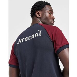 Mit diesem adidas FC Arsenal T-Shirt zeigst du deine Fanliebe. Das Trefoil und das Vintage-Vereinslogo auf der Brust sorgen für einen Look