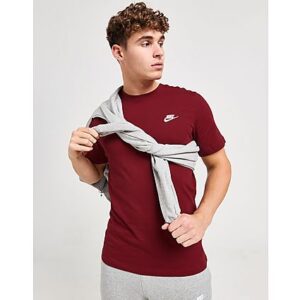 THIS PRODUCT IS PART OF OUR 2 FOR £35 OFFER. THE OFFER WILL AUTOMATICALLY APPLY WHEN YOU ADD TWO QUALIFYING PRODUCTS TO YOUR BASKET.Freshen up your casual rotation with this men's Core T-Shirt from Nike. In a Burgundy colourway