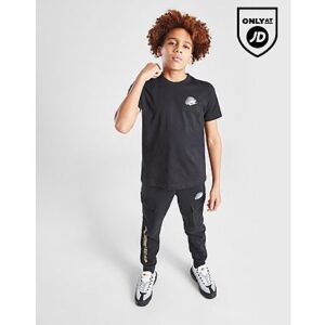 Freshen up your casual rotation with this juniors' Standard Issue Graphic Logo T-Shirt from Nike. In a Black and Metallic Gold colourway