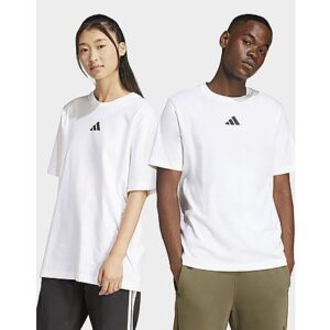 Dieses adidas T-Shirt feiert die Präzision deutscher Ingenieurskunst: nämlich unsere! Es ist aus weicher Baumwolle für lang anhaltenden Tragekomfort und kommt mit einer verspielten Grafik auf der Rückseite. Das Ergebnis ist ein T-Shirt