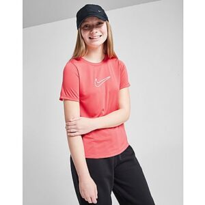 Stay cool and comfy on the move in this junior girls' Fitness Dri-FIT One T-Shirt from Nike. In a Magic Ember colourway