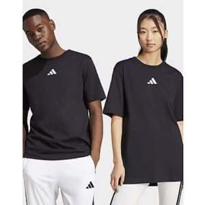 Dieses adidas T-Shirt feiert die Präzision deutscher Ingenieurskunst: nämlich unsere! Es ist aus weicher Baumwolle für lang anhaltenden Tragekomfort und kommt mit einer verspielten Grafik auf der Rückseite. Das Ergebnis ist ein T-Shirt