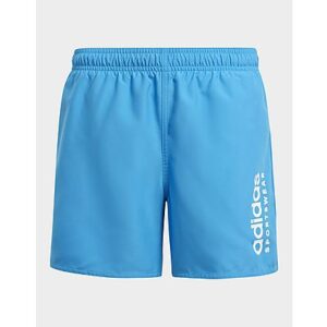 Diese adidas Badeshorts für Kinder und Teens sind perfekt für Schwimmbad und Strand. Schnell trocknender Twill und ein Innenslip aus Mesh sorgen für ein Plus an Komfort und die auffälligen adidas Grafiken verpassen dem Ganzen einen sportlichen Look. Dieses Produkt ist mit mindestens 70 % recycelten Materialien hergestellt. Die Wiederverwendung bereits vorhandener Materialien hilft uns dabei