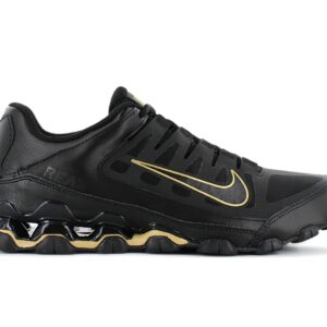 100% Original Nike !  Herstellerfarbe:   Black / Metallic Gold - Black   Obermaterial:  Leder - Mesh   Zustand:  Neu  und  Originalverpackt         Der Nike Reax 8 TR kombiniert leichtgewichtigen Halt mit reaktionsfreudiger Dämpfung und sorgt damit für erstklassige Performance beim Training. Das dynamische Schnürsystem ermöglicht ein sicheres Tragegefühl im Mittelfußbereich. Flexkerben ermöglichen natürliche Bewegungsabläufe. Die Nike Reax-Dämpfung in der Ferse sorgt für ein reaktionsfreudiges Laufgefühl.      Die Nike Reax-Dämpfung in der Ferse sorgt für ein reaktionsschnelles Tragegefühl.  Die Nike Reax 8 TR Sohle ist abriebfest und haftet zugleich gut am Boden.  Der TPU-Swoosh an der Seite hat eine einzigartige