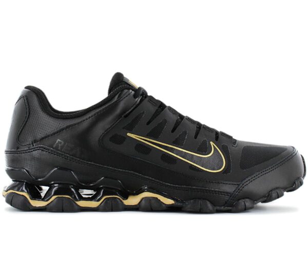 100% Original Nike !  Herstellerfarbe:   Black / Metallic Gold - Black   Obermaterial:  Leder - Mesh   Zustand:  Neu  und  Originalverpackt         Der Nike Reax 8 TR kombiniert leichtgewichtigen Halt mit reaktionsfreudiger Dämpfung und sorgt damit für erstklassige Performance beim Training. Das dynamische Schnürsystem ermöglicht ein sicheres Tragegefühl im Mittelfußbereich. Flexkerben ermöglichen natürliche Bewegungsabläufe. Die Nike Reax-Dämpfung in der Ferse sorgt für ein reaktionsfreudiges Laufgefühl.      Die Nike Reax-Dämpfung in der Ferse sorgt für ein reaktionsschnelles Tragegefühl.  Die Nike Reax 8 TR Sohle ist abriebfest und haftet zugleich gut am Boden.  Der TPU-Swoosh an der Seite hat eine einzigartige